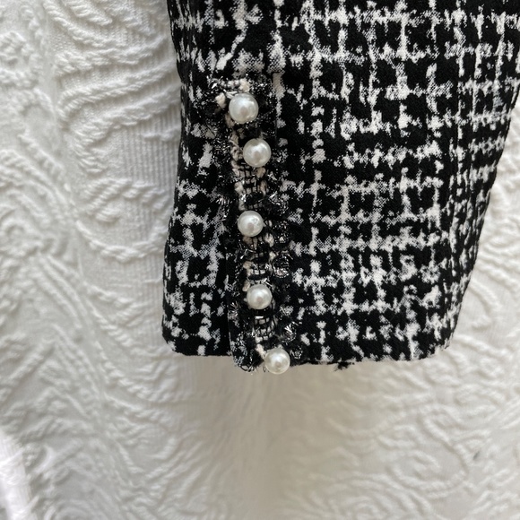 SALE: Up! Ankle Pant - pull-on, B&W with Pearl Button Accent - Picture 5 of 10
